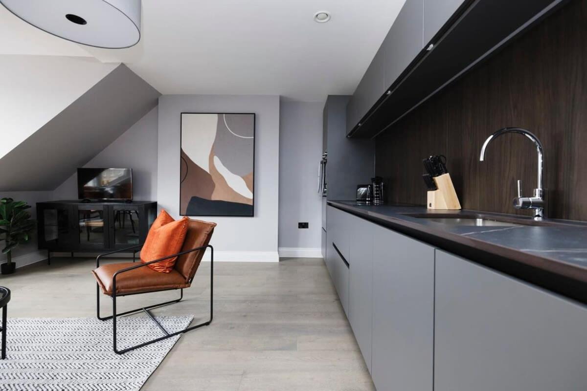 Dragon Suites - City Centre Castle View 1 Bed Apartment إدنبرة المظهر الخارجي الصورة